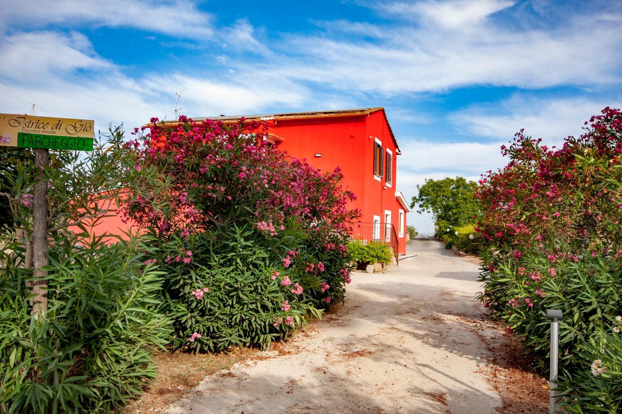 Agriturismo L'Istrice Di Gio 몬탈토디카스트로 외부 사진