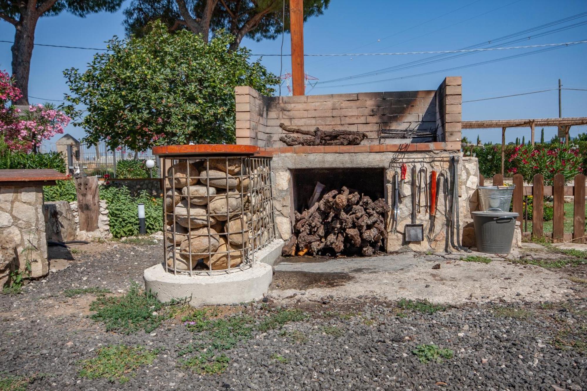 Agriturismo L'Istrice Di Gio 몬탈토디카스트로 외부 사진